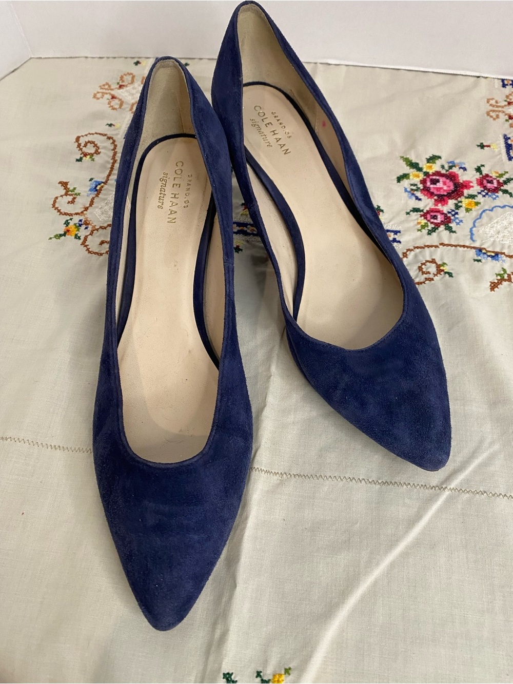 Cole Haan Navy Blue Suede Pointed Toe Heels. Size 9B